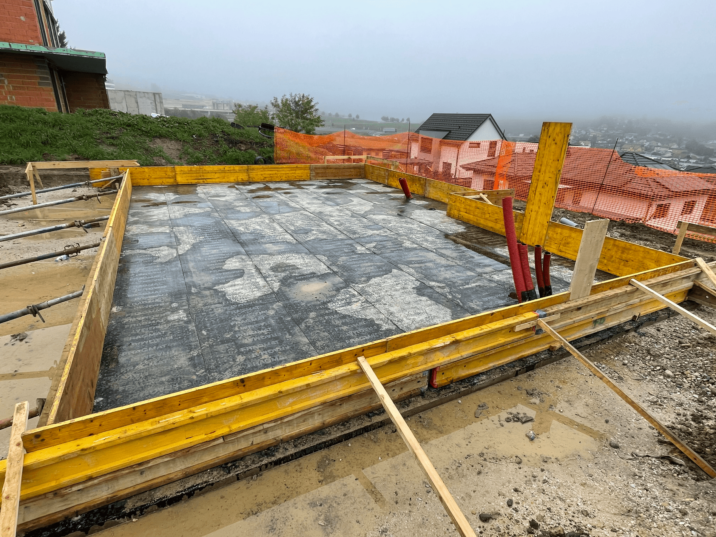 Betonski temeljni zid pred hidroizolacijo